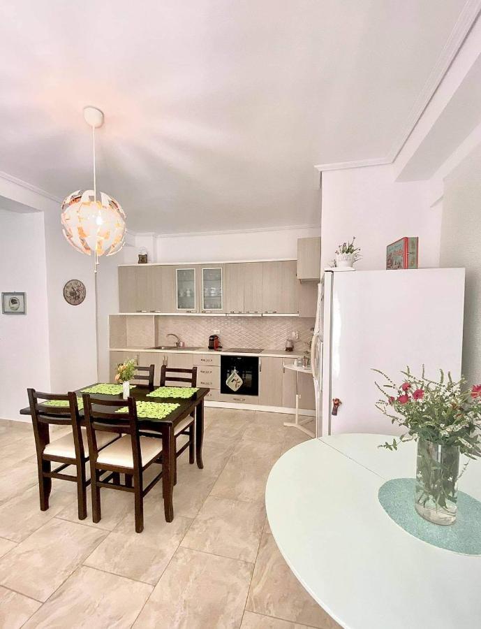Iraa'S Apartment Sarande Exterior photo